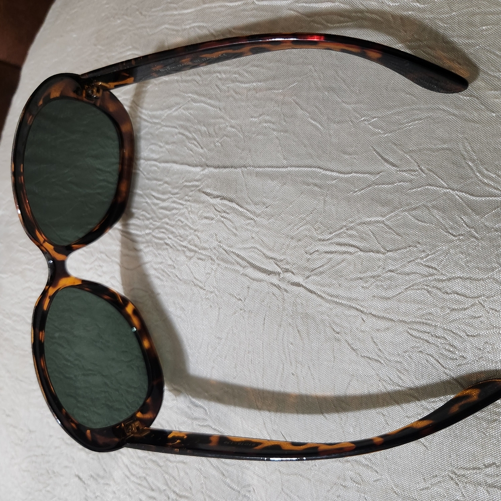 Ray-Ban Tortoise Shell Sunglasses - Picture 4 of 6